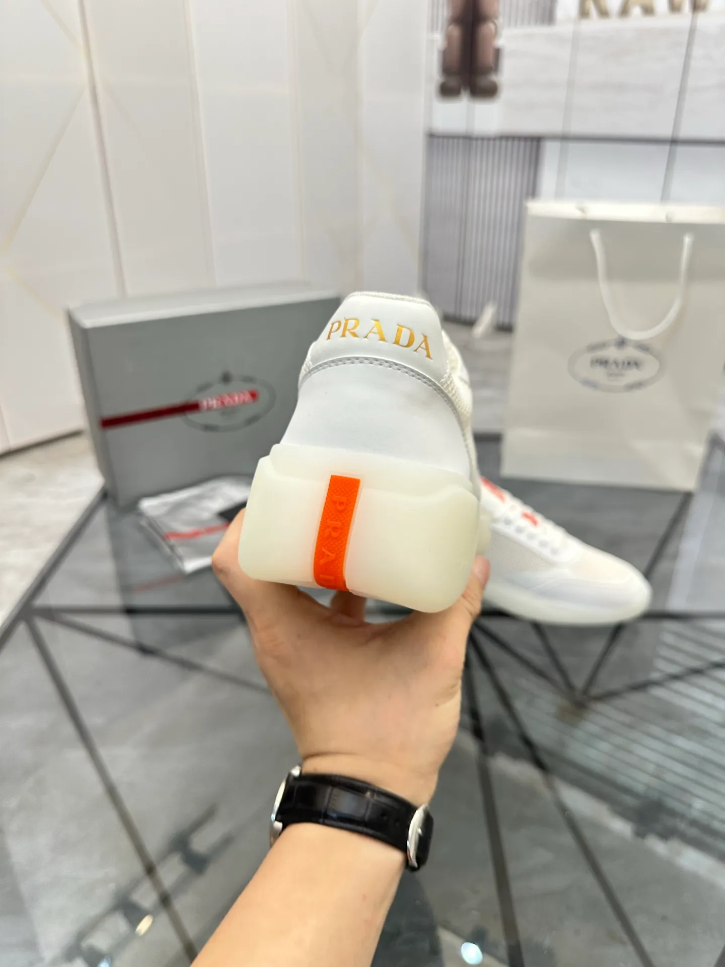 Men's shoes for sale 💰: 💰P620¥ High-end top quality Product trademark: Prada *"Prada*" low-top casual shoes Regular size: 38-45 (can be customized to 46) Product materials: Upper imported first-layer cowhide spliced ​​with original fabric, breathable lining, cowhide foot pads, original outsole. No.: 001